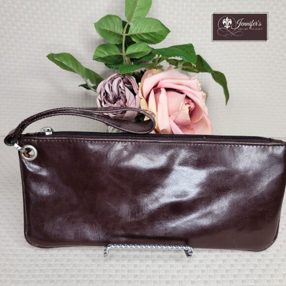 3/$25 XOXO Brown Faux Smooth Leather Zip Clutch/Wristlet - Picture 2 of 7